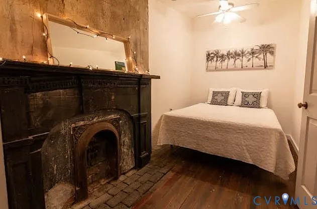 250 N Sycamore St — Photo 2