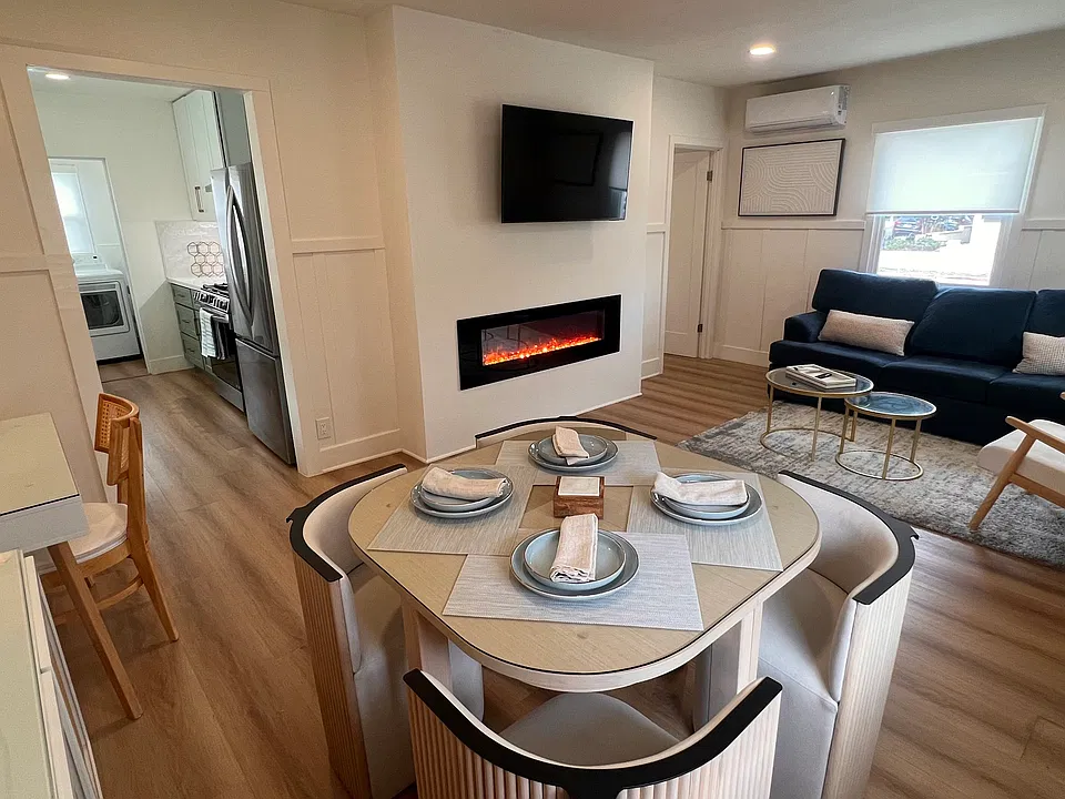 391 W 19th St