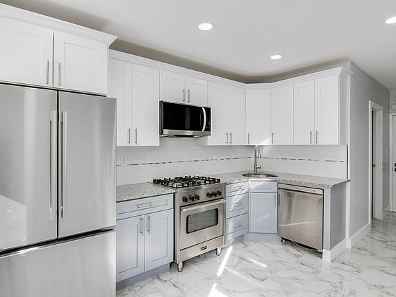 2nd image of 325 57th St Unit 1