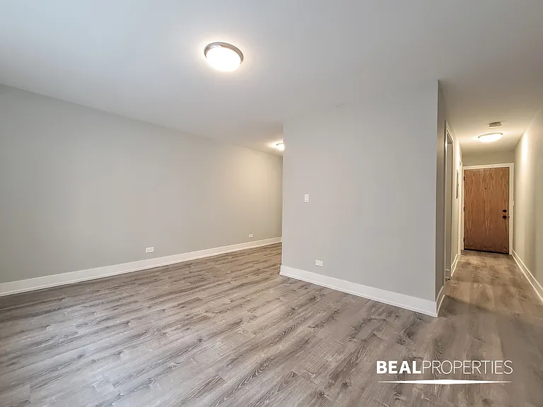 530 W Surf — Photo 5