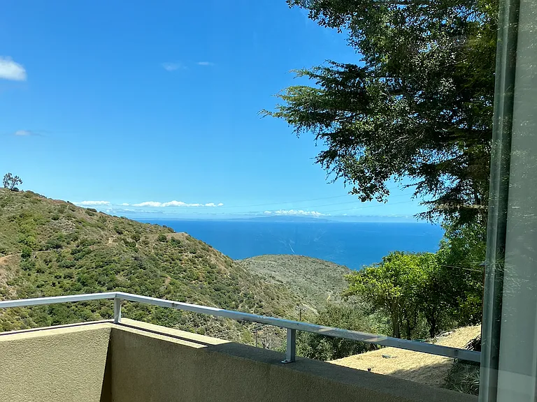 4302 Ocean View Dr — Photo 9