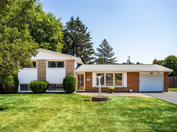 37 Athena Dr, Rochester, NY 14626