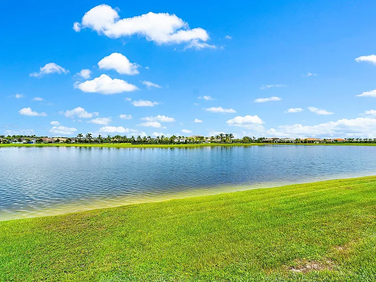15883 Key Biscayne Ln — Photo 33