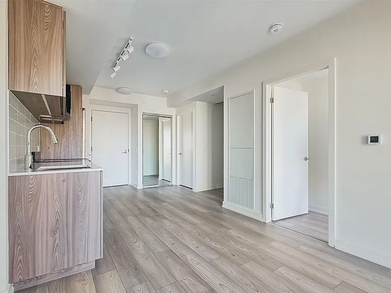 223 Redpath Ave — Photo 73