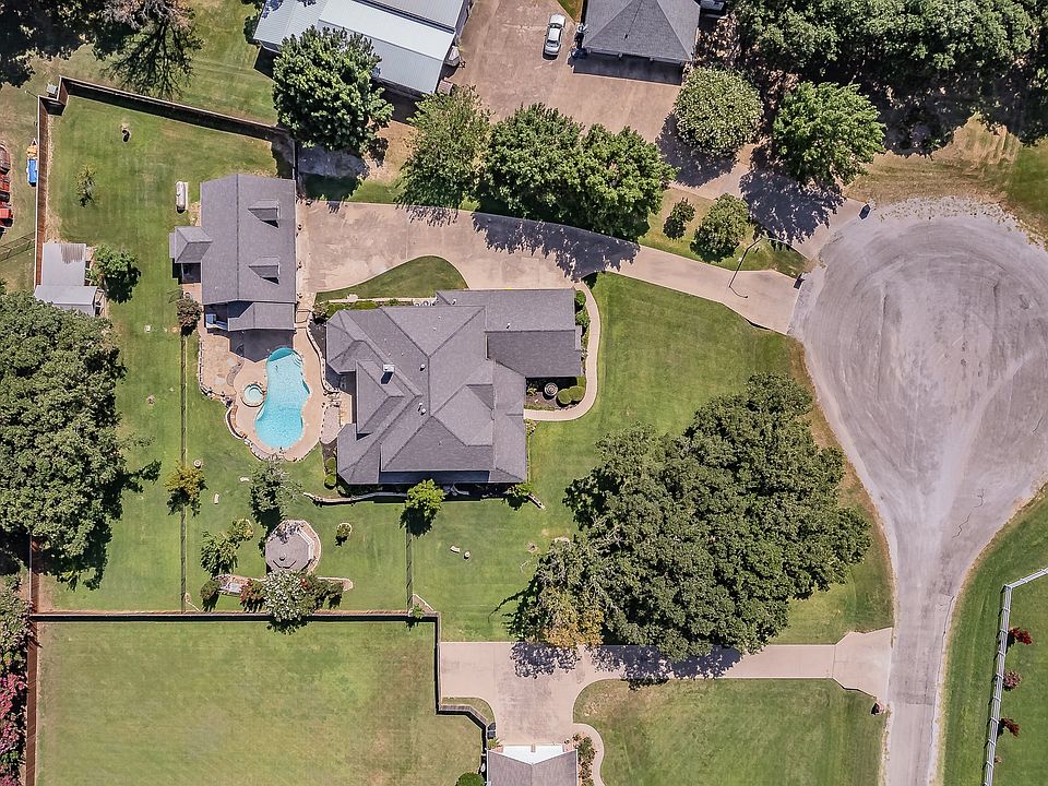 1st image of 7504 Woodland Dr