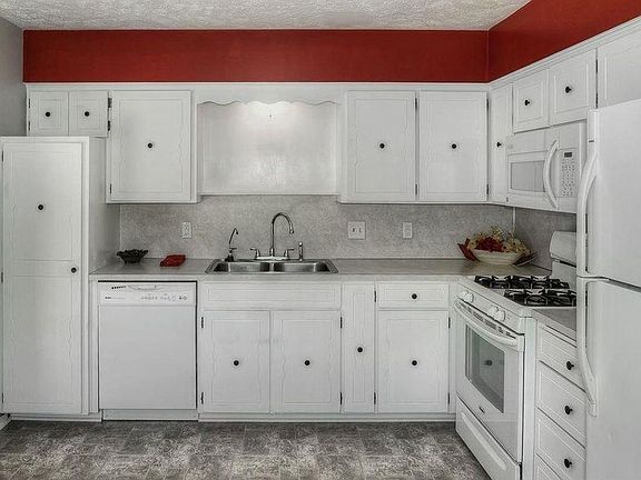 3rd image of 2608 Gindy Dr