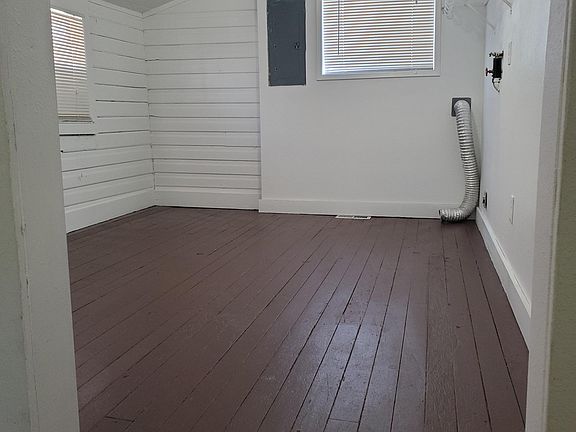 5th image of 512 E Pioneer Ave