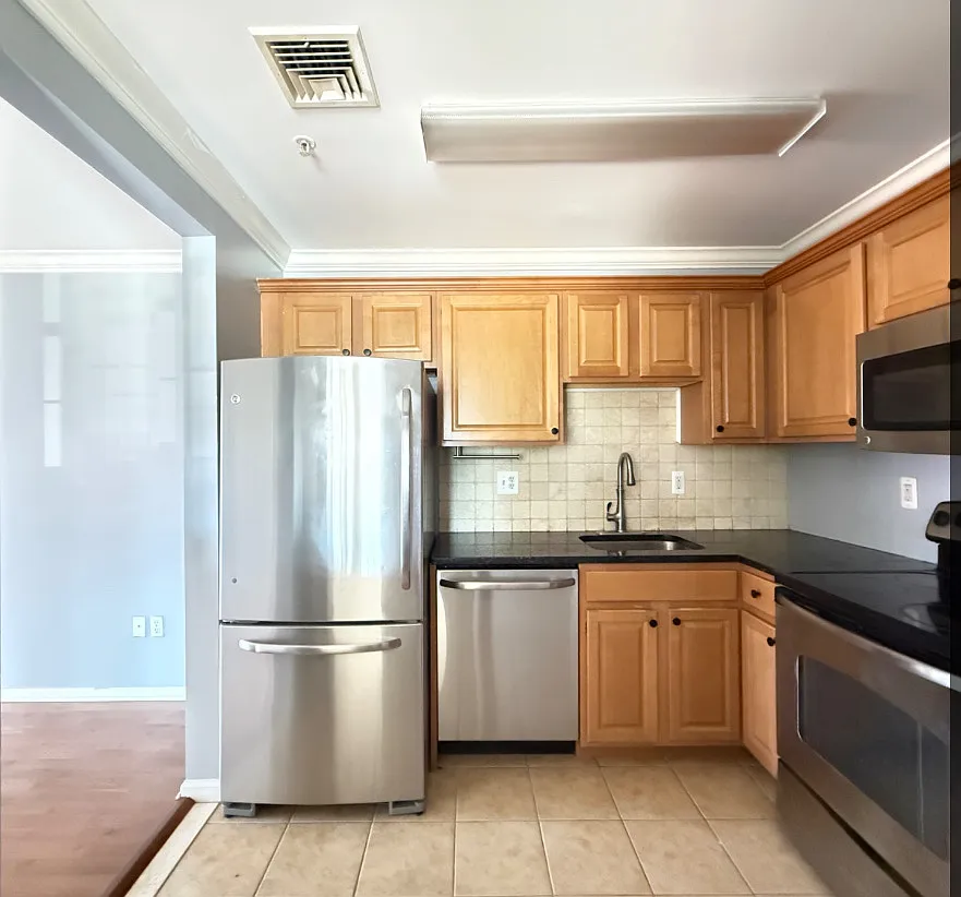 2 bed, 876 sqft, $3,000 — Photo 1