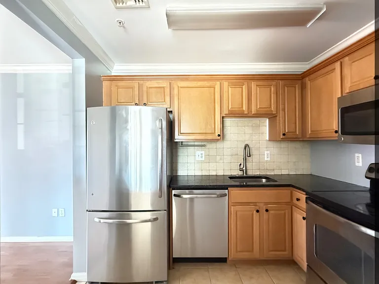 19 Isaacs St #228 — Photo 1