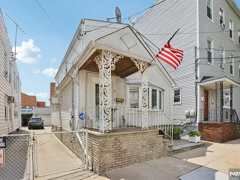 18 Patterson St — Photo 2