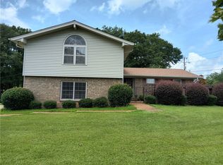 1802 N 5th St, Lanett, AL 36863