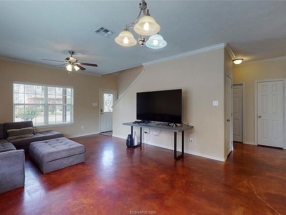 4th image of 2491 Horse Shoe Dr