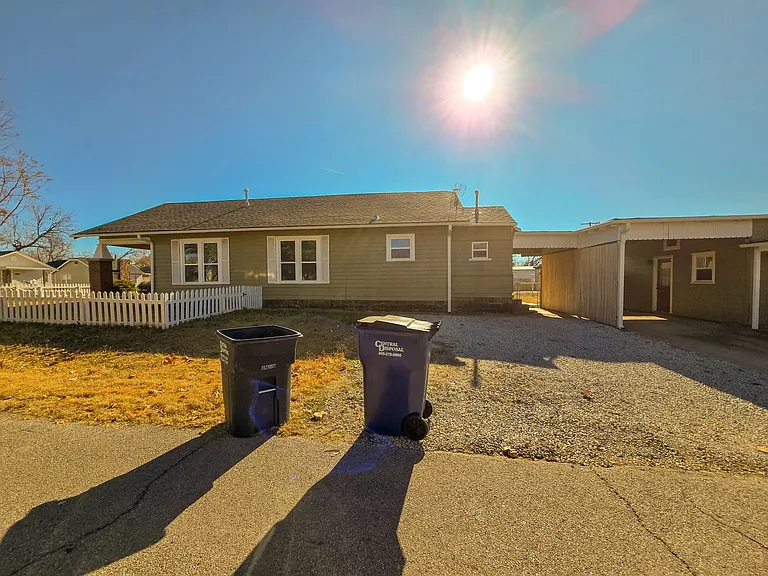 1224 N Market Ave — Photo 32