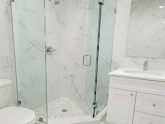 5th image of 882 Lexington Ave APT 3A