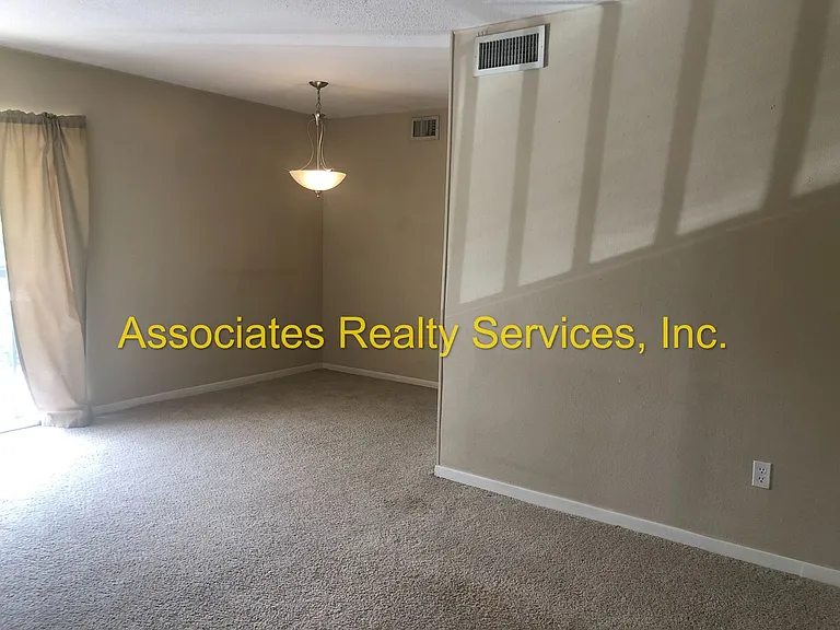 507 NW 39th Rd #212 — Photo 2