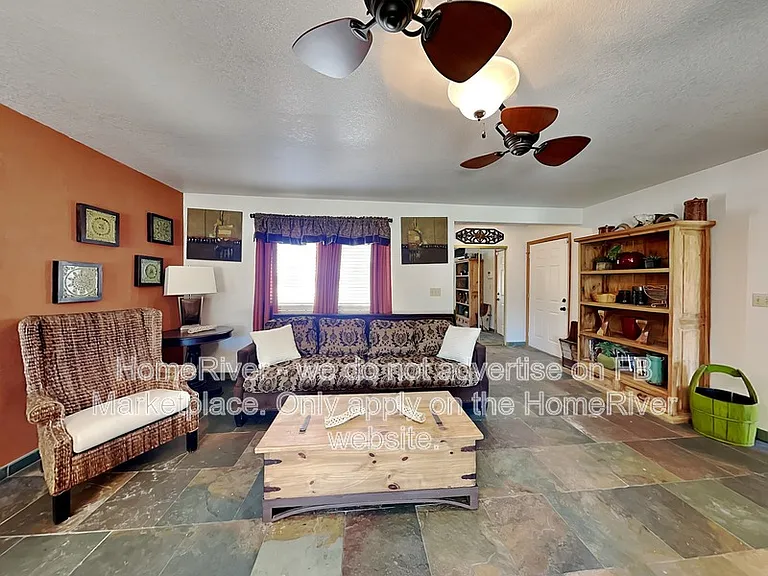 2470 Huntington Dr — Photo 4