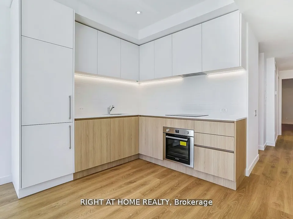 1086 Saint Clair Ave W #201