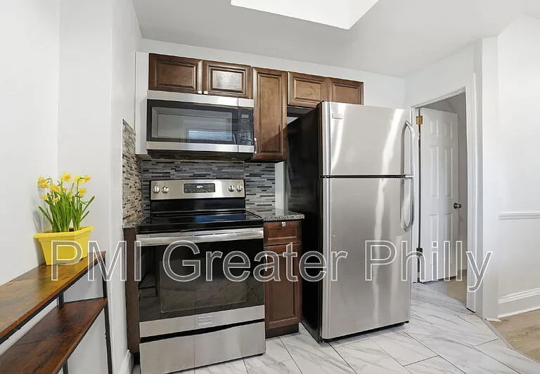 1916 S Salford St — Photo 6