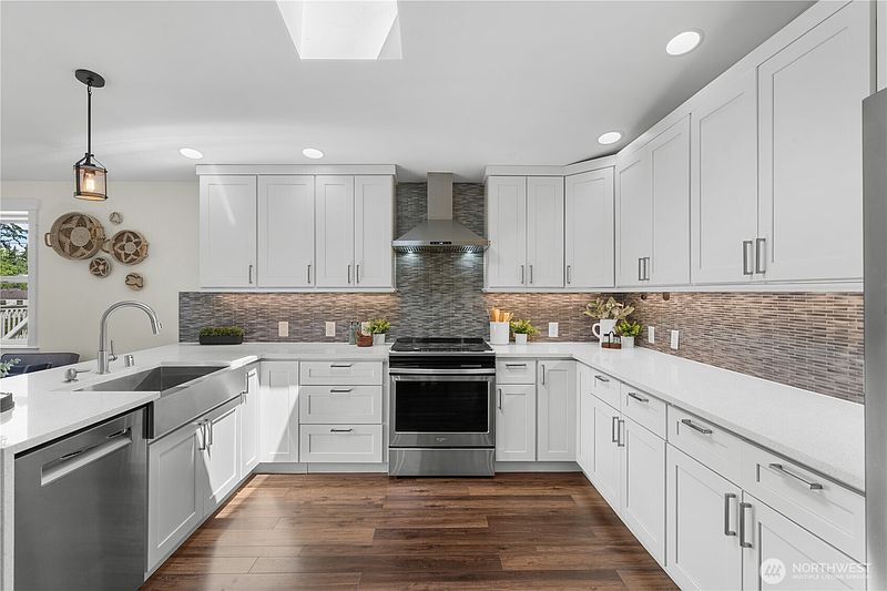 5th image of 12032 38th Avenue NE