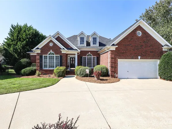 9664 Chaumont Ln, Charlotte, NC 28277