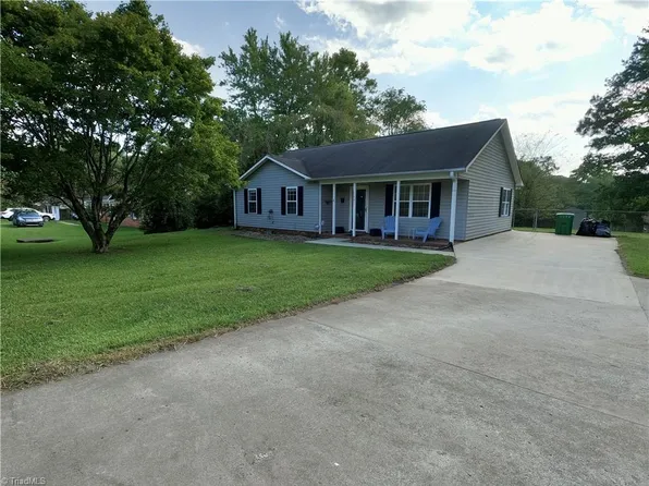 117 Stokes Forest Dr, King, NC 27021