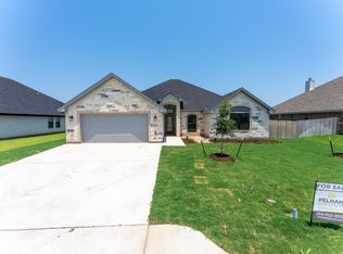 829 Sunnys Halo Dr, Hewitt, TX 76643