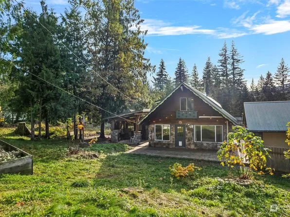 7957 Santa Fe Trail, Maple Falls, WA 98266