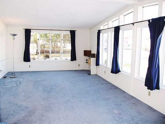 5th image of 115 Gale Dr