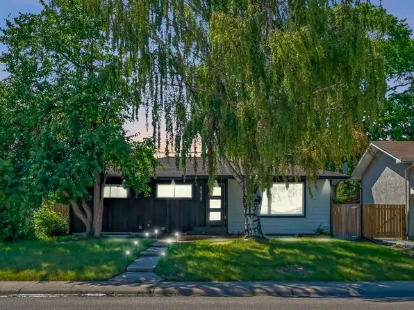 9819 E 2nd St SE, Calgary, AB T2J 0W3