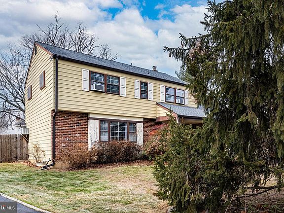 3rd image of 23 Westbrite Ct