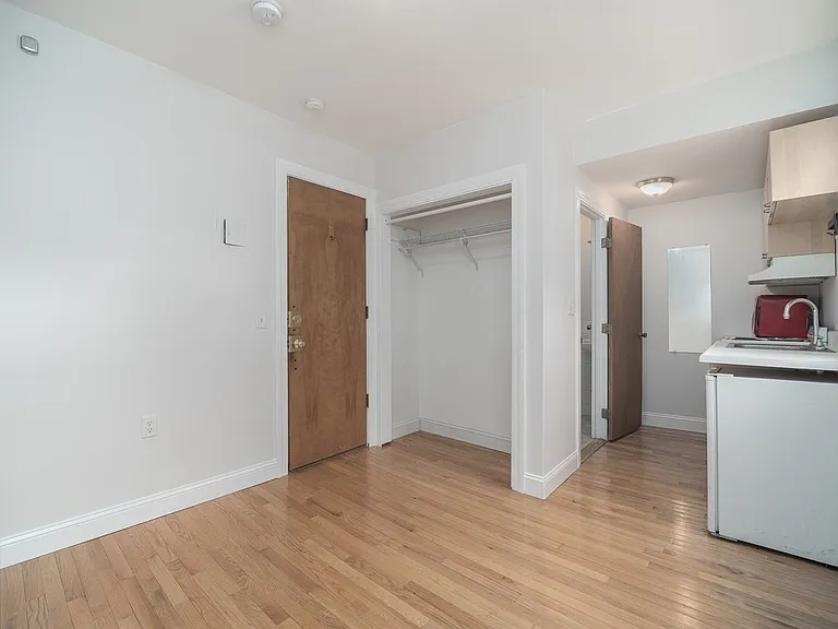 50 Columbus Ave #4B — Photo 7