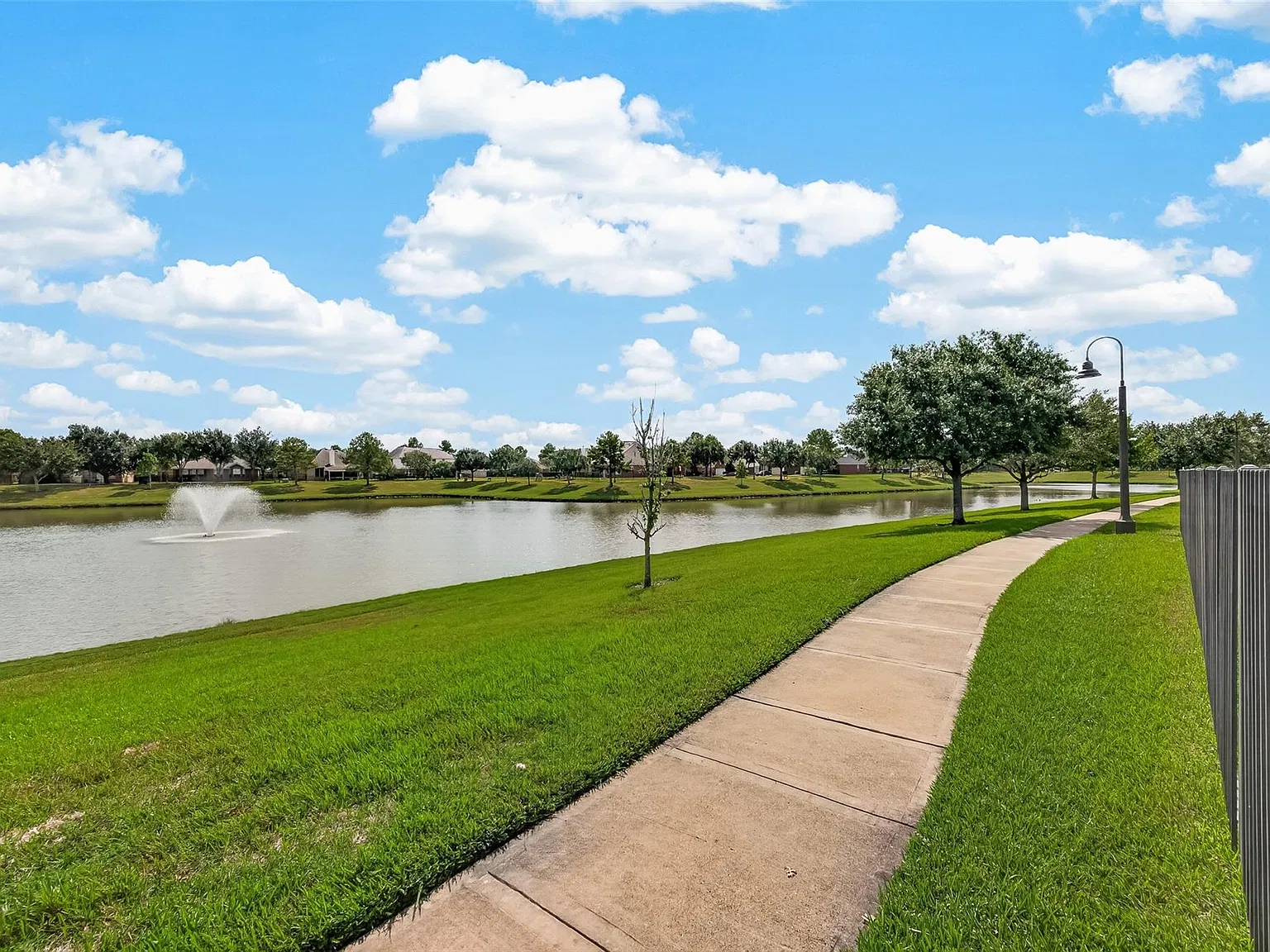5 bed, 2.5 bath, 2730 sqft, $2,599 — Photo 1