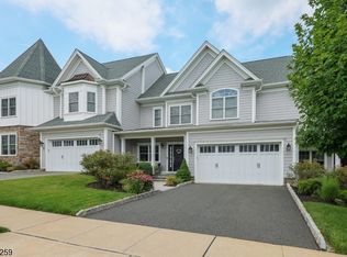 8 Park View Dr, Warren, NJ 07059