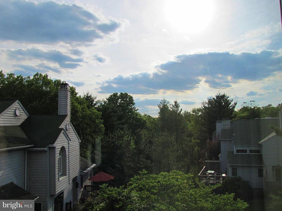 2nd image of 208 Sleepy Hollow Ct