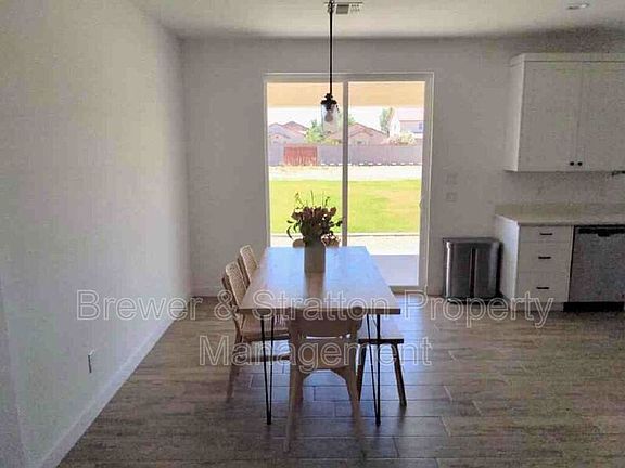 5th image of 839 E Tucci St