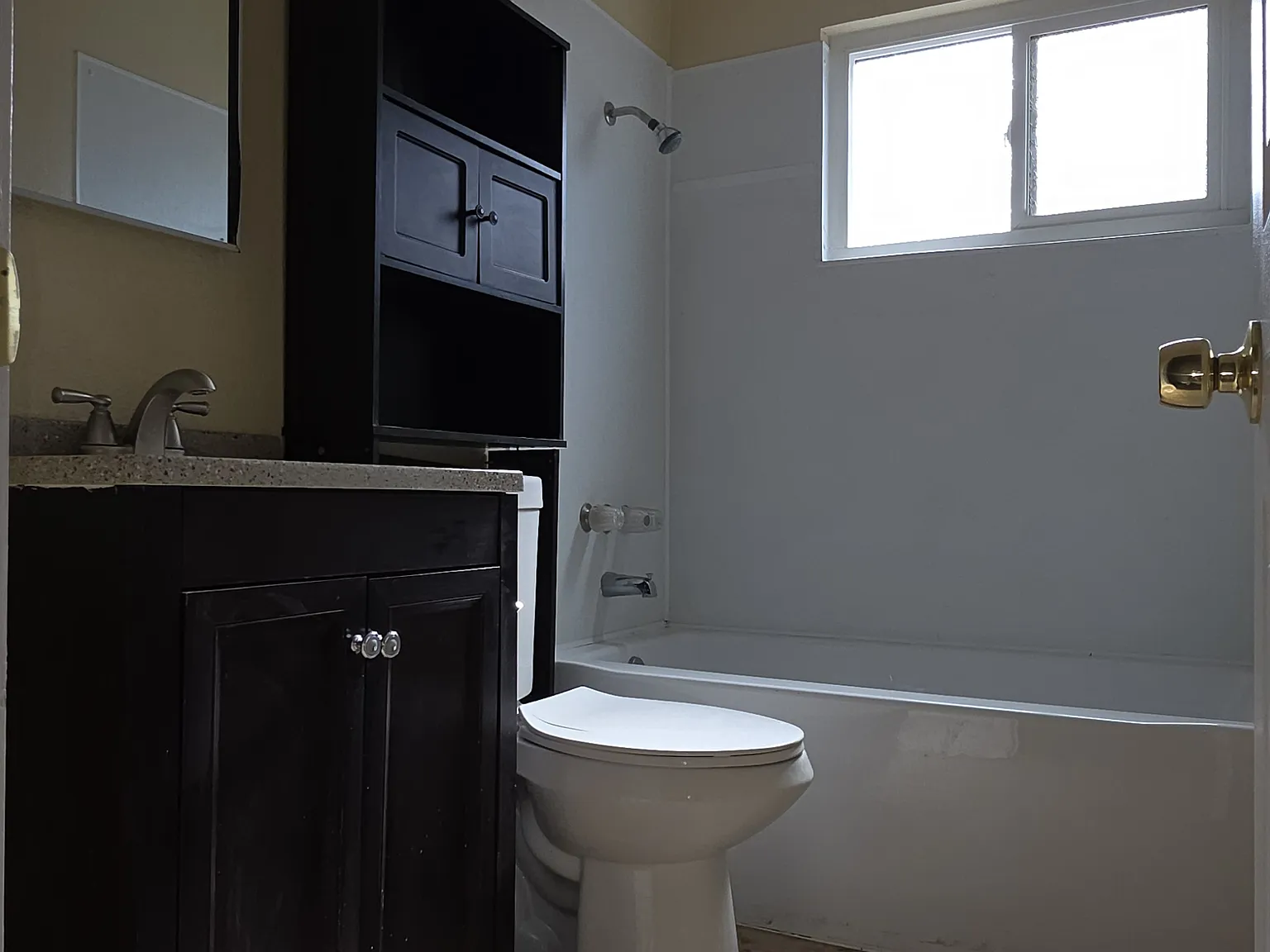 3 bed, 912 sqft, $1,795 — Photo 4
