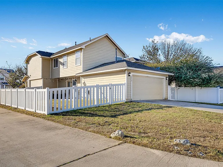 1410 Davis Mountain Loop — Photo 20