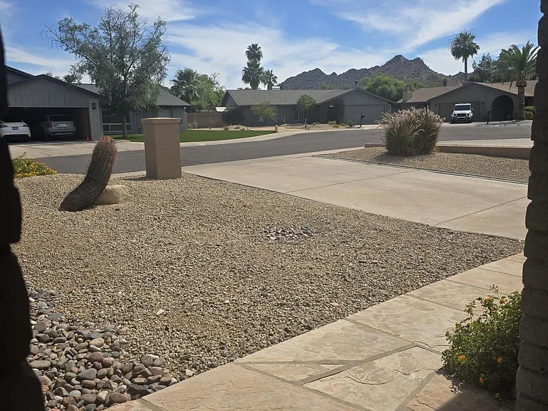 2614 E Sahuaro Dr — Photo 3