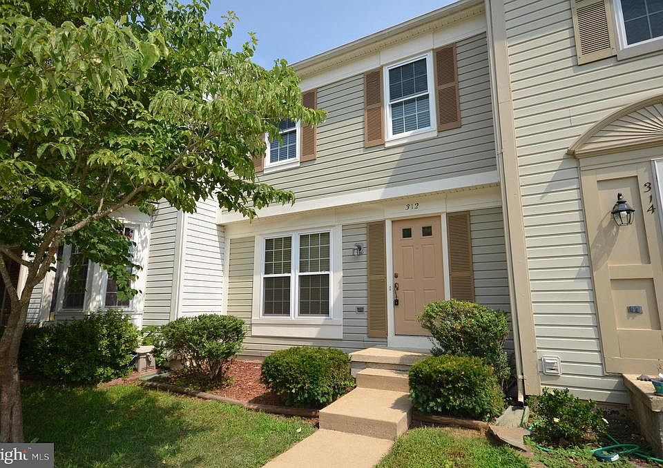 1st image of 312 Barnfield Sq NE