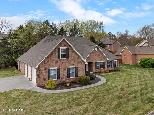 301 Stonebreeze Dr, Powell, TN 37849