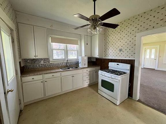 4th image of 40 Brighton St