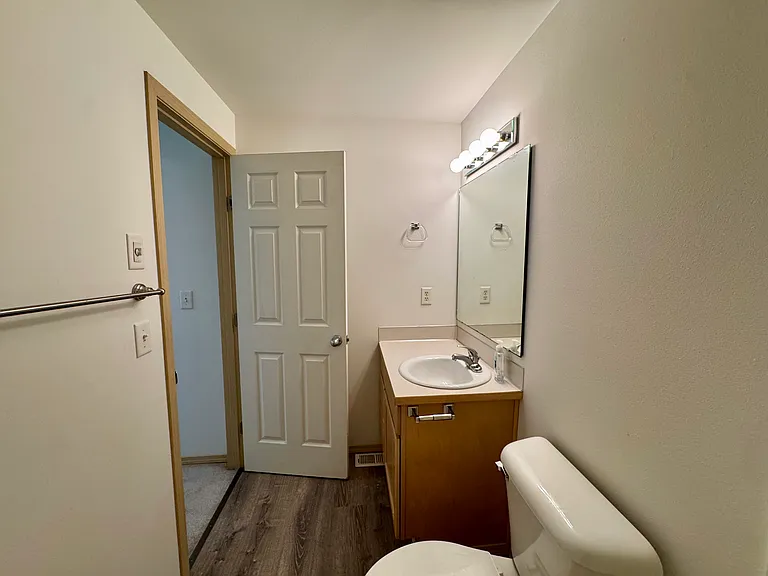7470 Leeside Dr — Photo 21