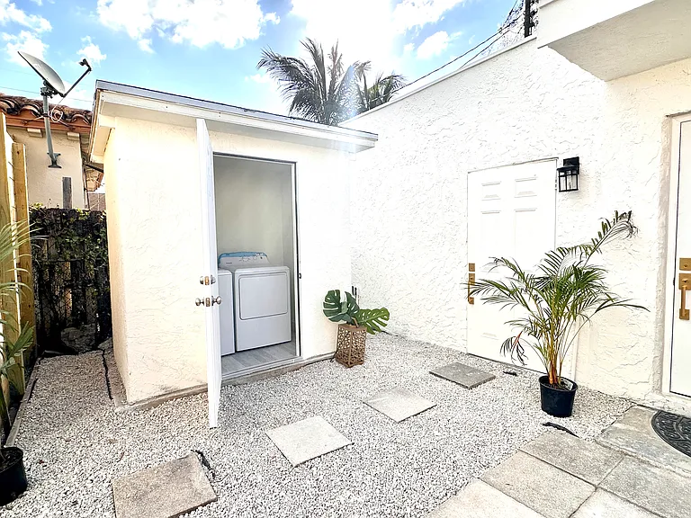 620 Winters St #C — Photo 8
