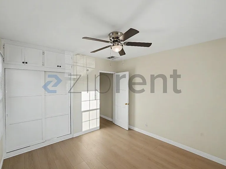 10916 Noble Ave — Photo 18
