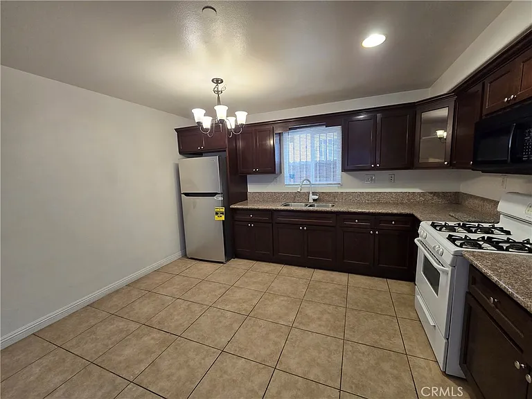 10218 S San Pedro St — Photo 5