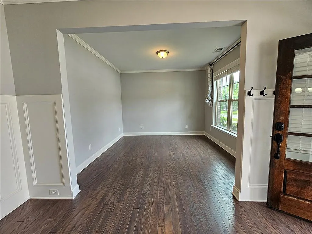 5 bed, 4.0 bath, 3400 sqft, $3,200 — Photo 4