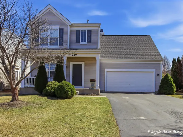 749 S Parkside Dr, Round Lake, IL 60073