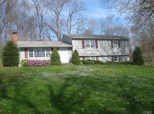 15 Woodlawn Dr, Bethel, CT 06801