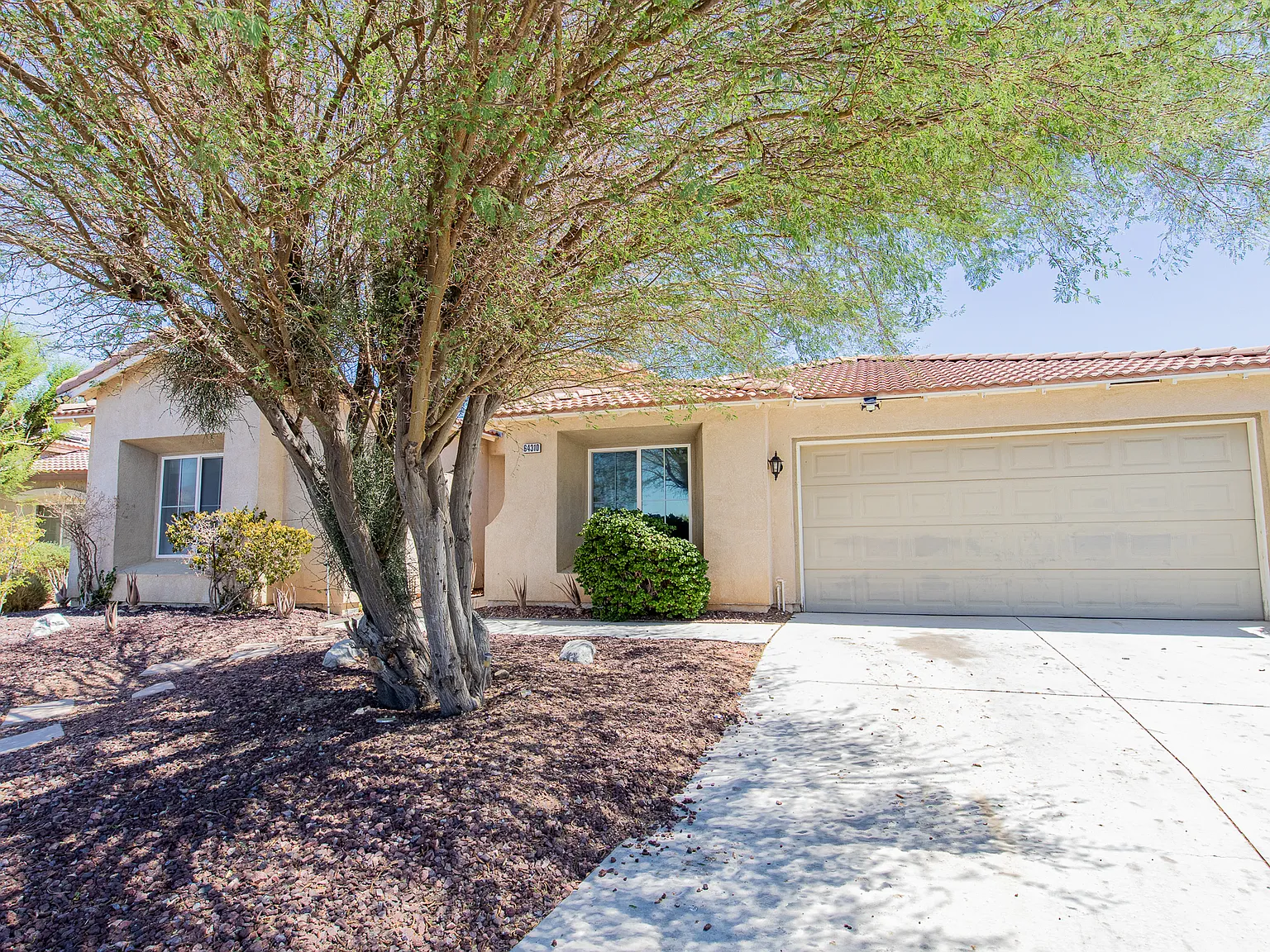 4 bed, 3015 sqft, $2,999 — Photo 2