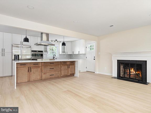 5th image of 5625 Maxine Ct